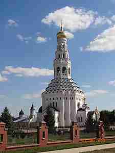 Православный храм близ музея